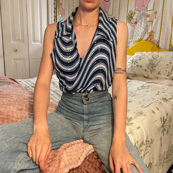 90s Psychedellic blue collared sleeveless blouse - Picture 6 of 14
